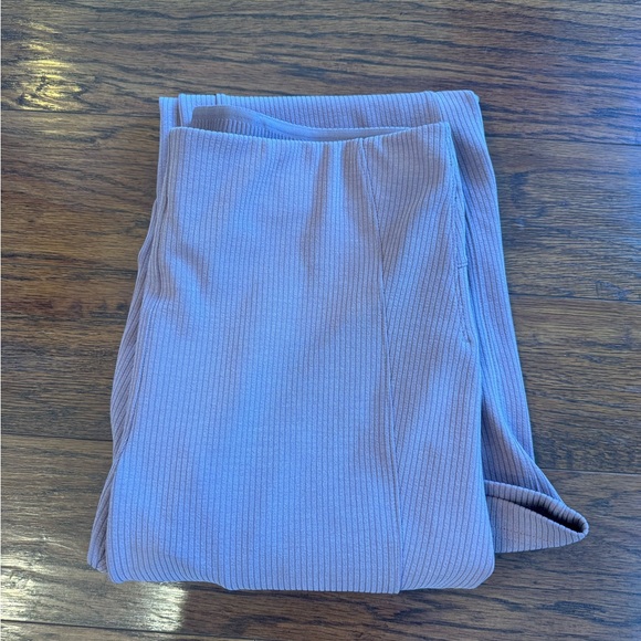 Ribbed Softstreme Flared Pant
Regular - Picture 1 of 4
